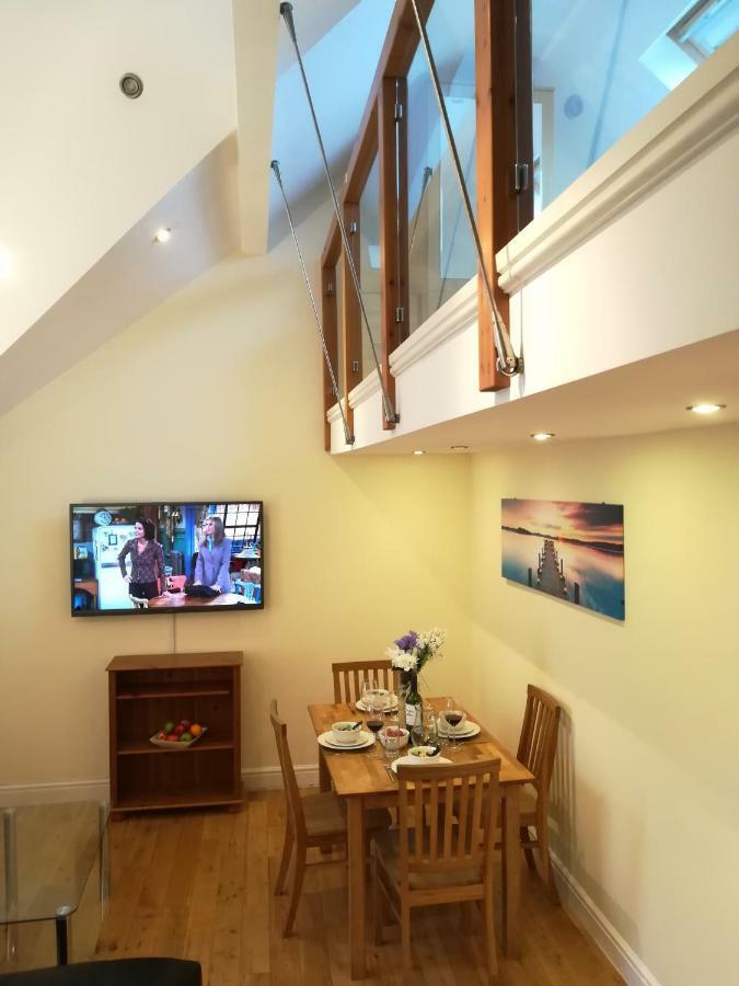Modern, 2 Bedroom Apartment With Sofa Bed, Uplands, 斯旺西 外观 照片